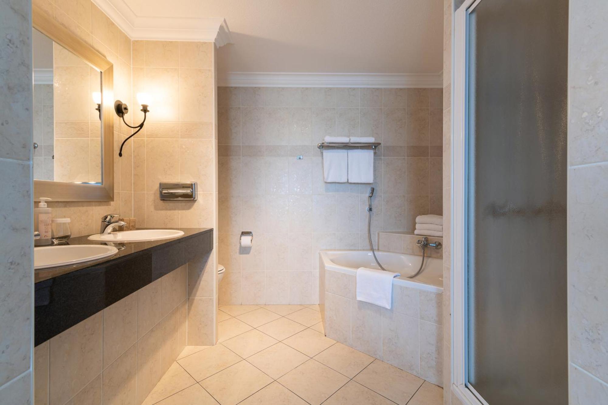 Van Der Valk Hotel Venlo Ngoại thất bức ảnh